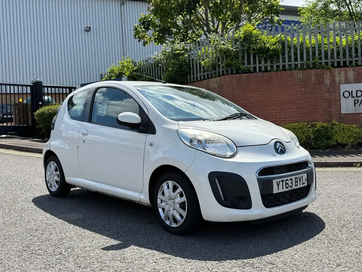 Used Citroën C1 VTR Sport 68 HP (50 kW) 2013 White Hatchback