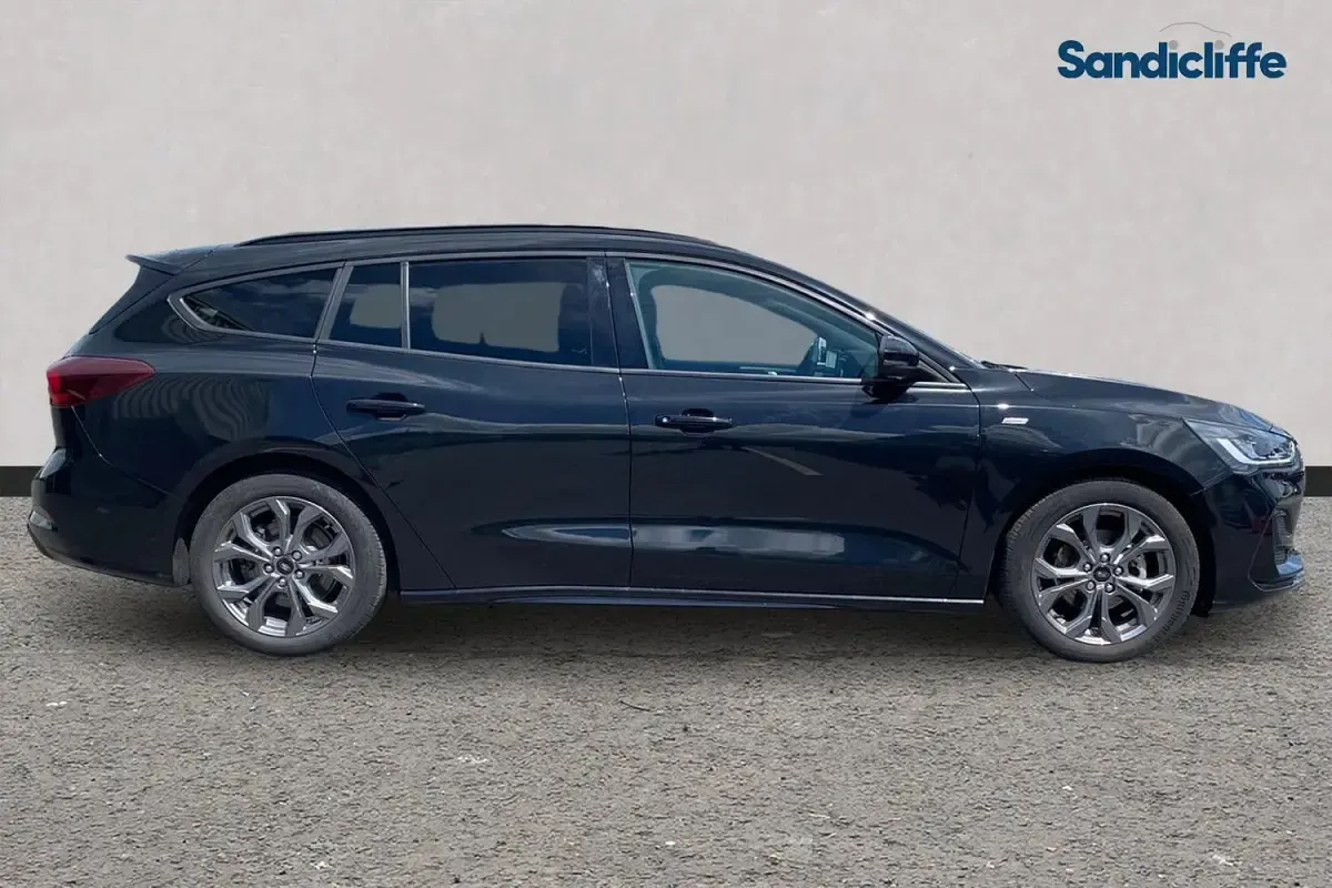 Used Ford Focus ST-Line 125 HP (91 kW) 2023 Black Estate
