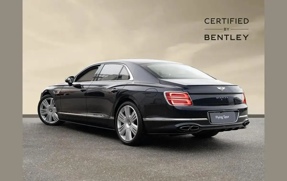 New Bentley Flying Spur 670 HP (492 kW) 2026 Blue Sedan