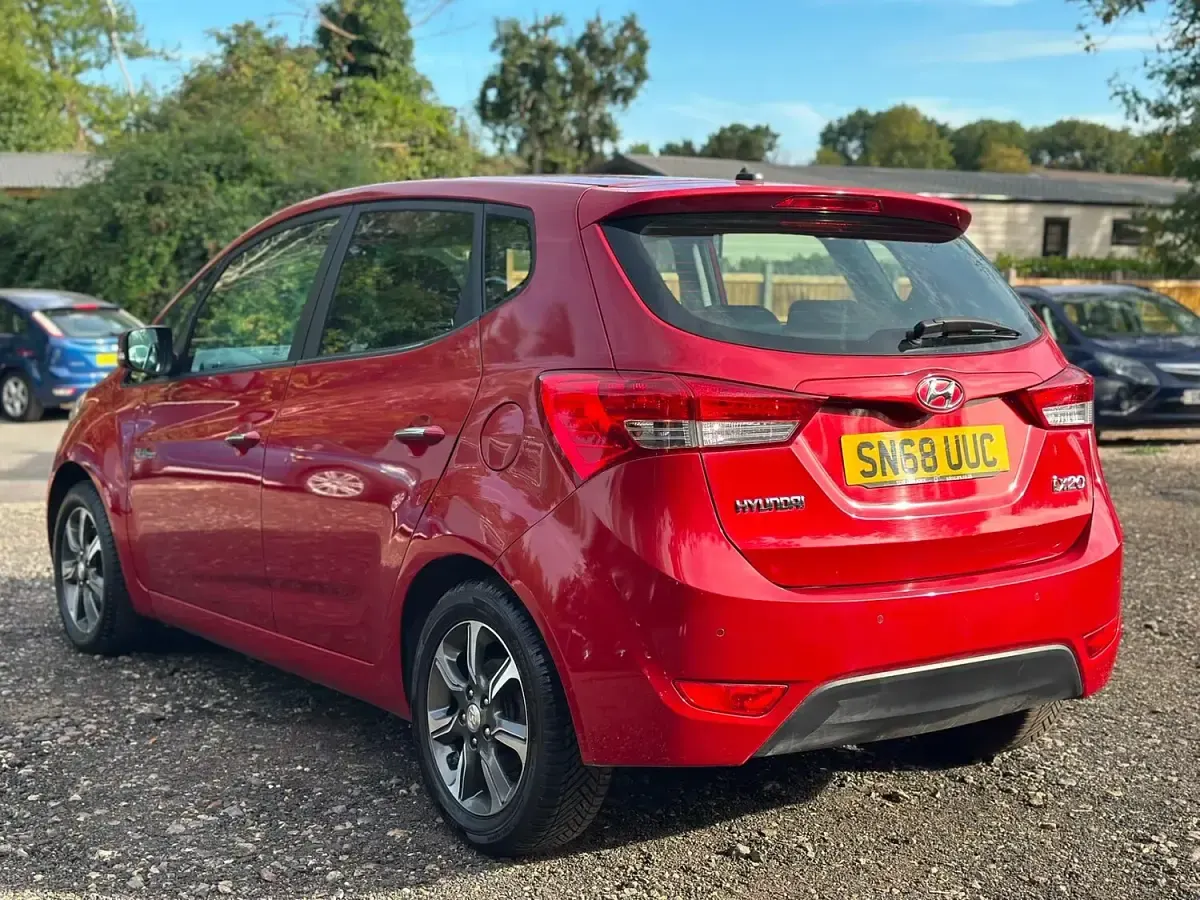 Used Hyundai i20 SE 90 HP (66 kW) 2018 Red MPV