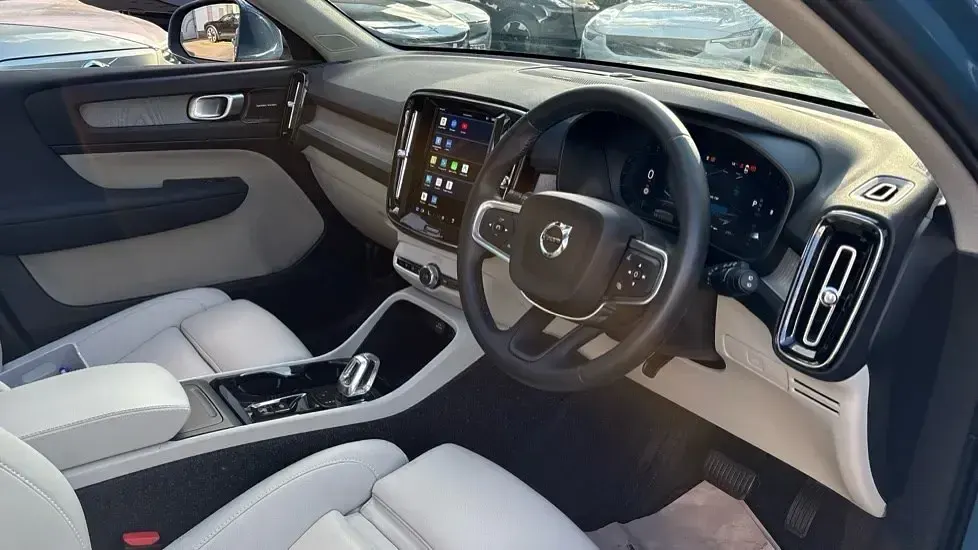 Usado Volvo XC40 Ultra 2025 Azul SUV