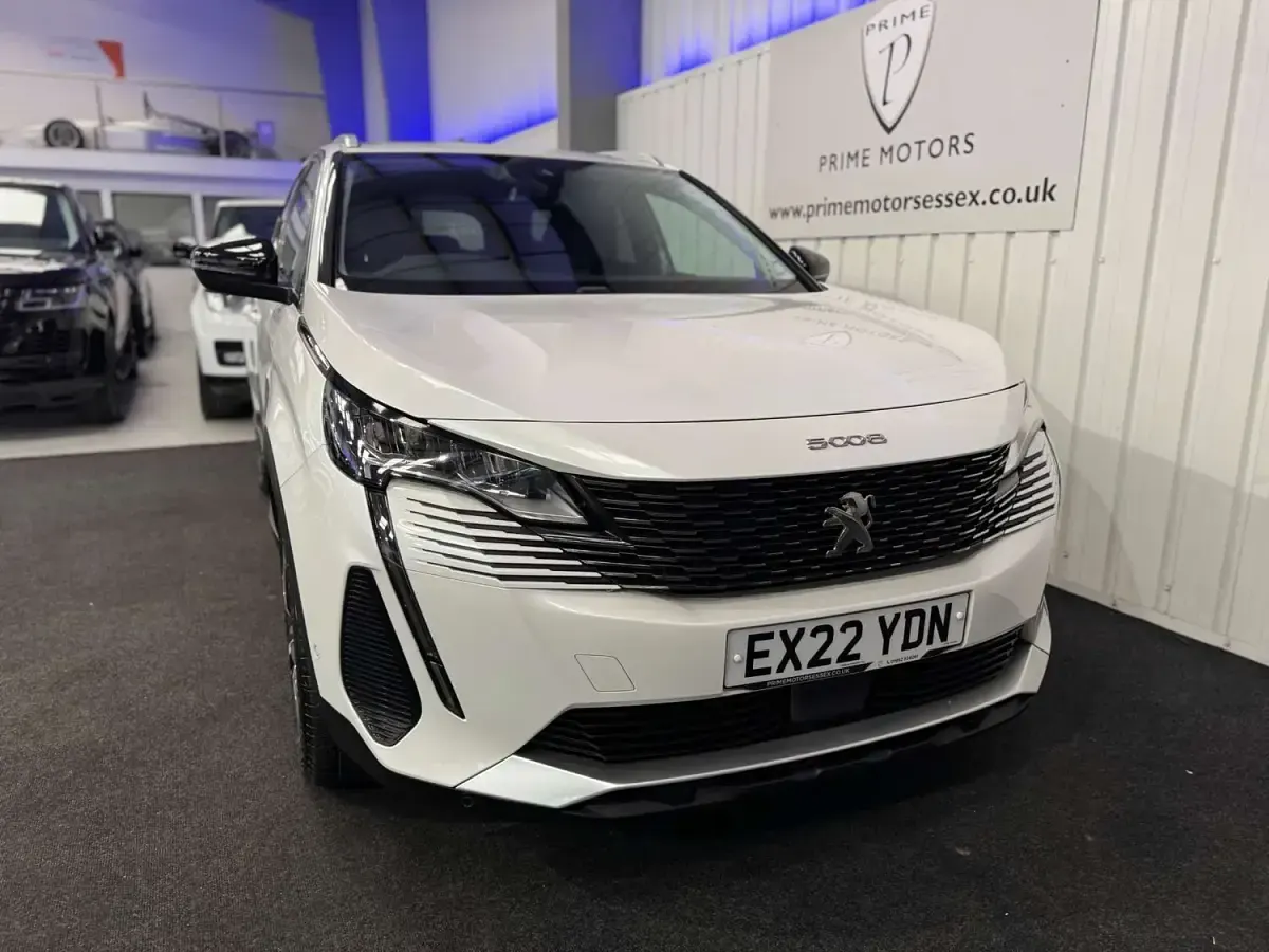 Used Peugeot 5008 Allure Premium 130 HP (95 kW) 2022 White SUV