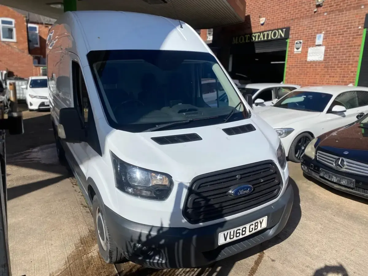 Usado Ford Transit 130 HP (95 kW) 2018 Branco Van