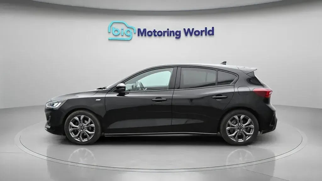 Używany Ford Focus ST-Line 125 KM (91 kW) 2023 Czarny Hatchback