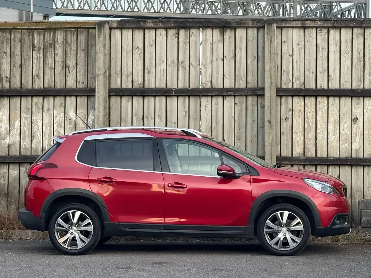 Used Peugeot 2008 Allure 108 HP (79 kW) 2016 Red SUV