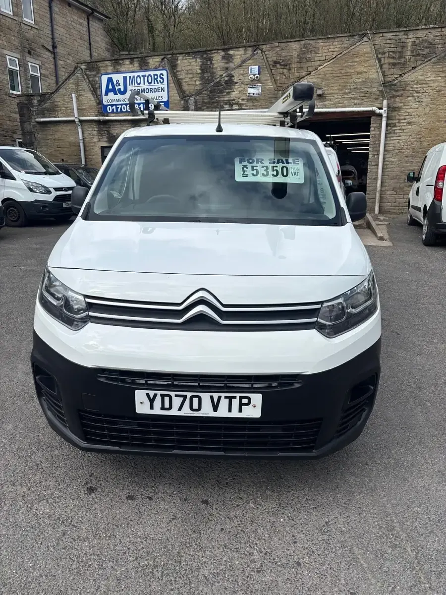 Used Citroën Berlingo 75 HP (55 kW) 2020 White MPV