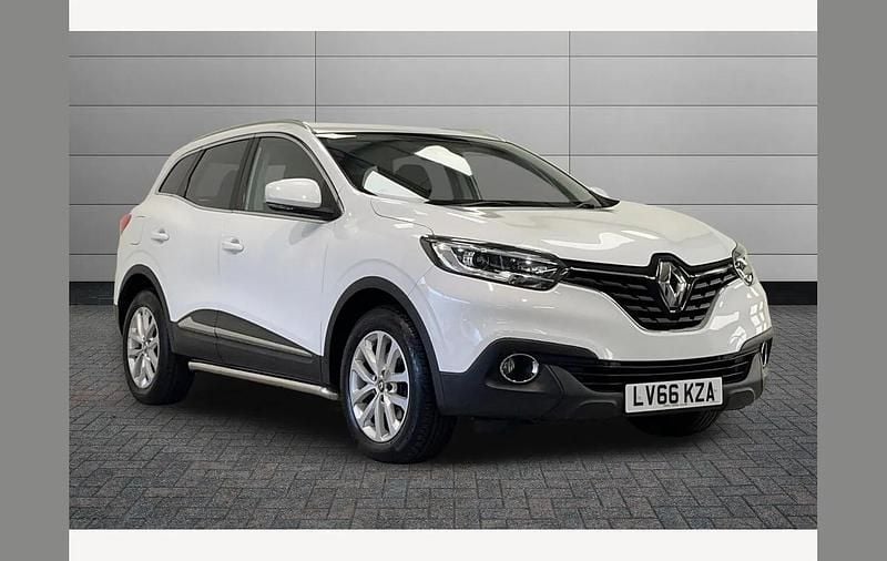 Glacier white Used 2016 Renault Kadjar Dynamique SUV | £7,395 (Fair price) - Image 1/2