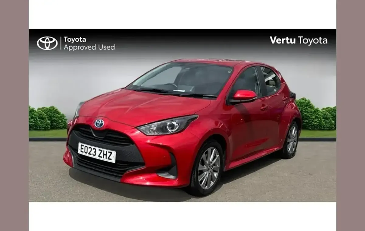 Used Toyota Yaris Hybrid 113 HP (83 kW) 2023 Red Hatchback