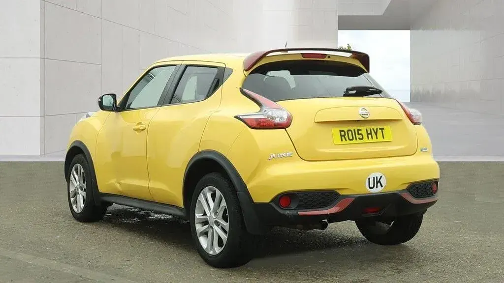 Used Nissan Juke Acenta Premium 115 HP (84 kW) 2015 Yellow SUV