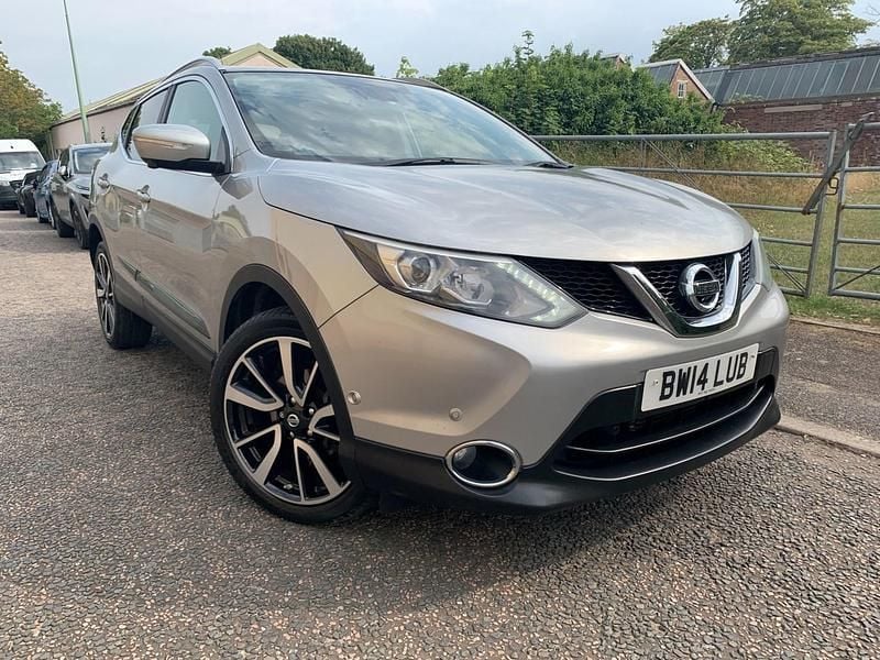 Silver Used 2014 Nissan Qashqai Tekna SUV | £8,490 (Good price) - Image 1/4