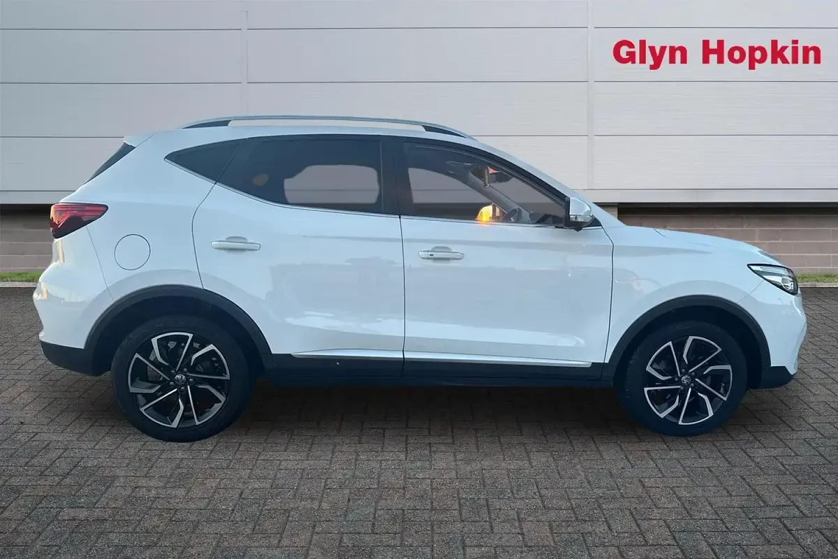 Używany MG ZS Exclusive 111 KM (81 kW) 2023 Biały Hatchback