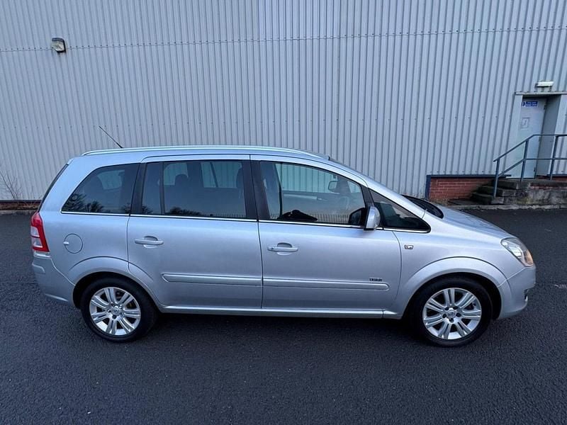 Used Vauxhall Zafira Design Edition 110 HP (80 kW) 2013 Silver MPV