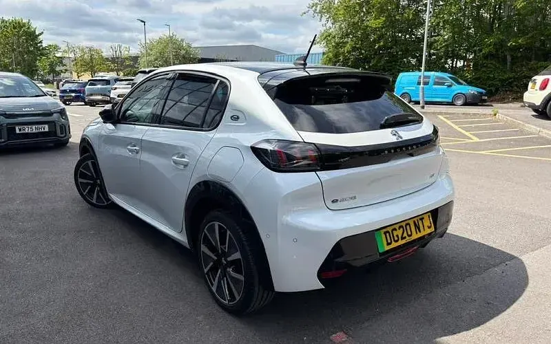 Second-hand Peugeot e-208 GTi 100 kW (136 CP) 2023 Hatchback