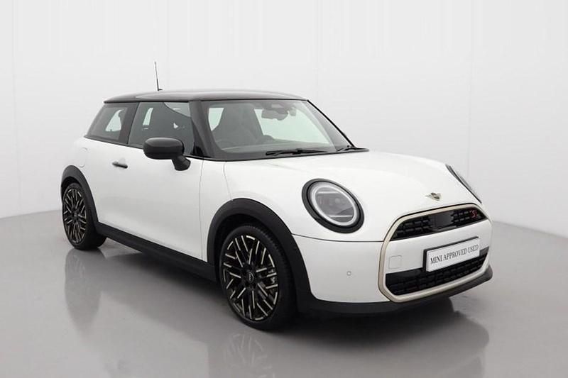 Used 2025 Mini Cooper Exclusive Hatchback | £25,590 (Good price) - Image 1/1