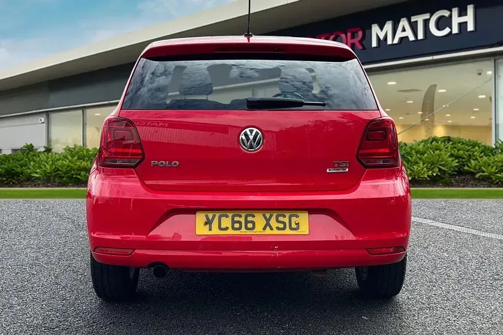 Begagnad VW Polo Match 2016 Röd Halvkombi