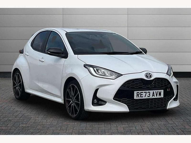 Platinum white Used 2023 Toyota Yaris Hybrid Sport Hatchback | £18,499 (Fair price) - Image 1/3