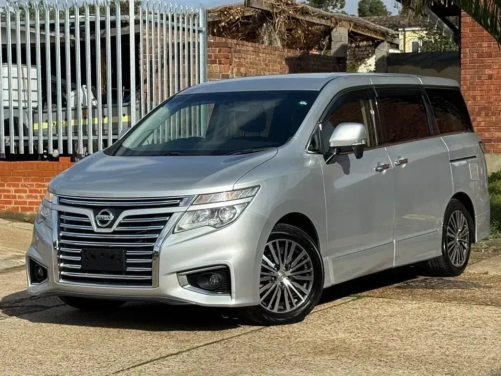 Used Nissan Elgrand 2017 Silver MPV
