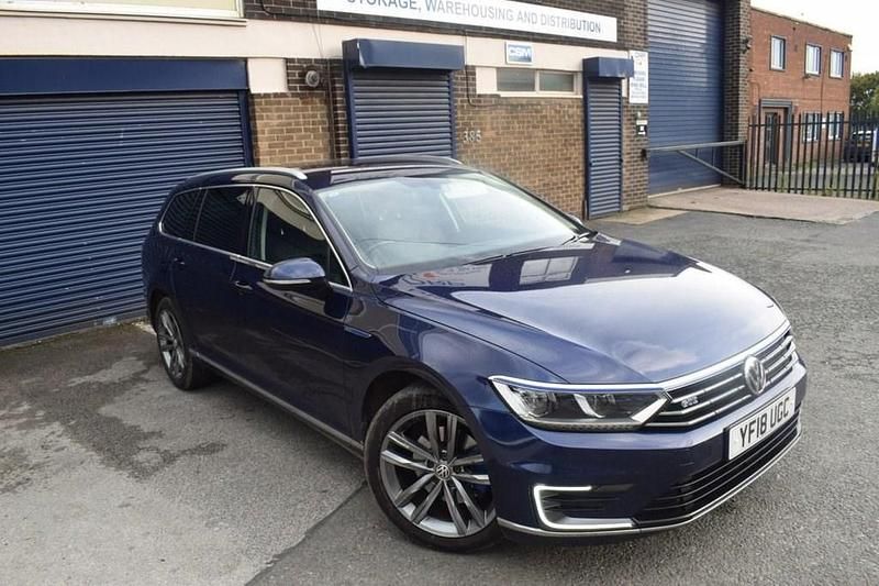 Blue Used 2018 VW Passat GTE Estate | £10,500 (Good price) - Image 1/4