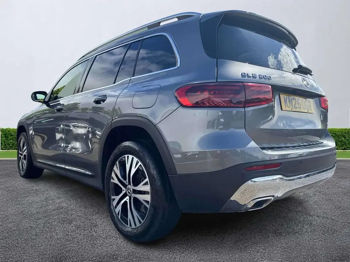 Begagnad Mercedes GLB200 Executive 163 HK (119 kW) 2025 Grå SUV