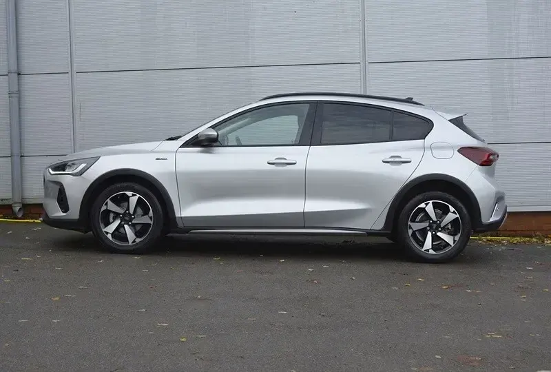 Used Ford Focus Active 125 HP (91 kW) 2023 Silver Hatchback