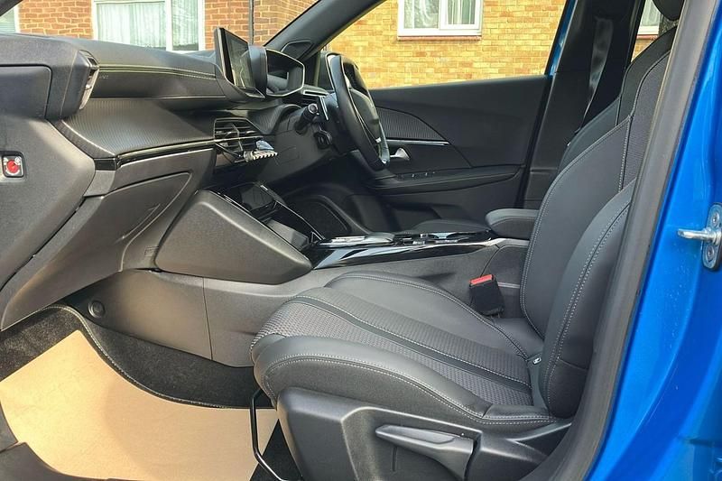 Used Peugeot 2008 GTi 130 HP (95 kW) 2023 Blue SUV