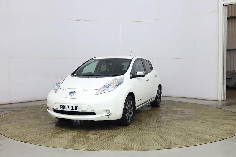 Used Nissan Leaf Tekna 80 kW (109 HP) 2017 White Hatchback