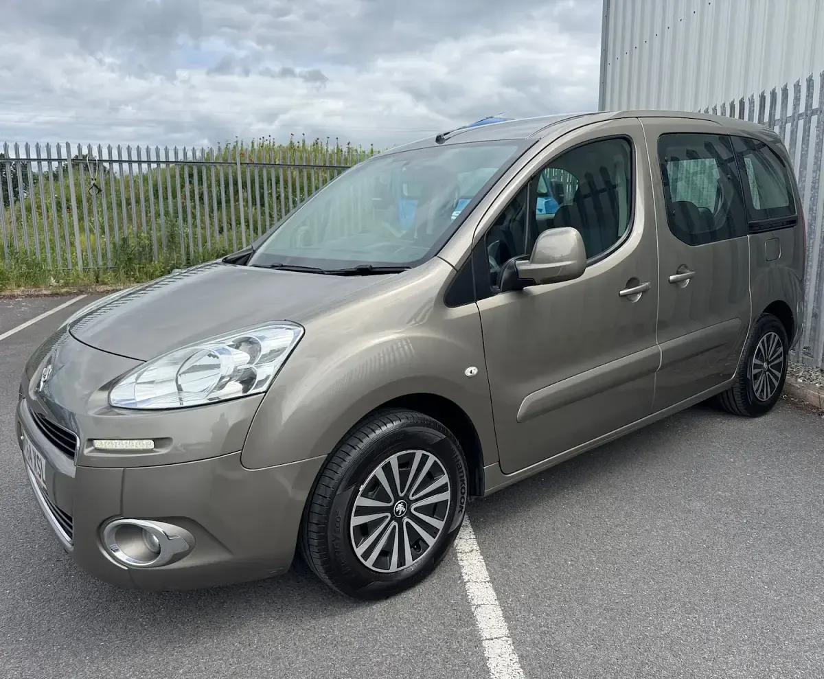 Used Peugeot Partner Tepee S 92 HP (67 kW) 2014 Bronze MPV