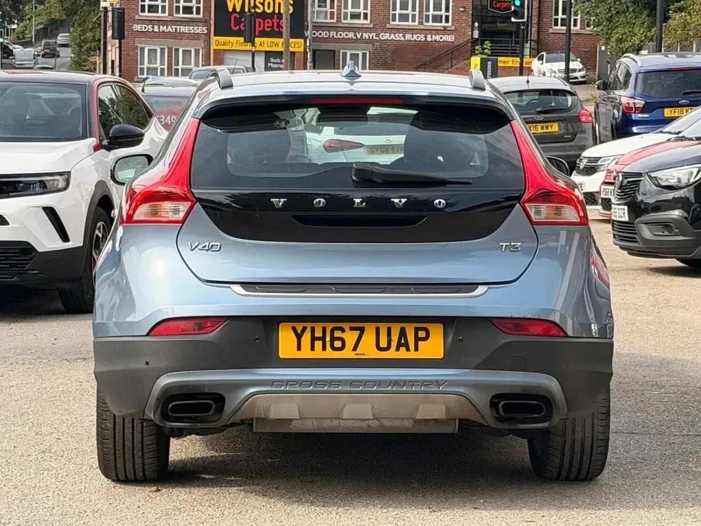 Used Volvo V40 Pro 152 HP (111 kW) 2017 Blue Hatchback