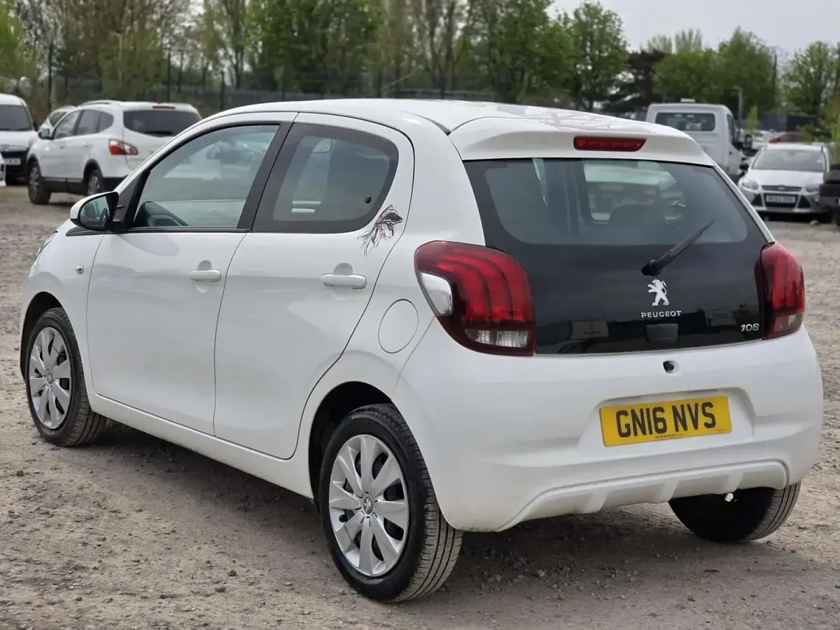 Used Peugeot 108 Active 68 HP (50 kW) 2016 White Hatchback