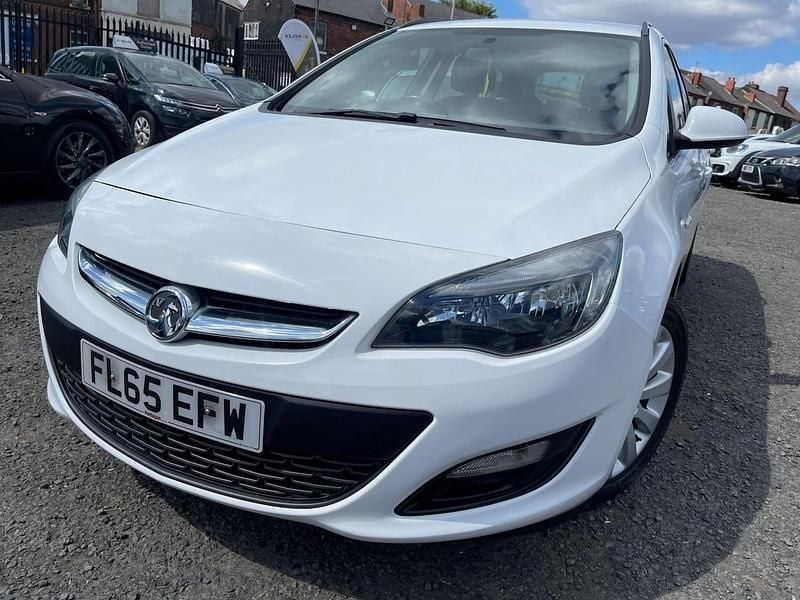 White Used 2016 Vauxhall Astra S Estate | £5,295 (Super price) - Image 1/4