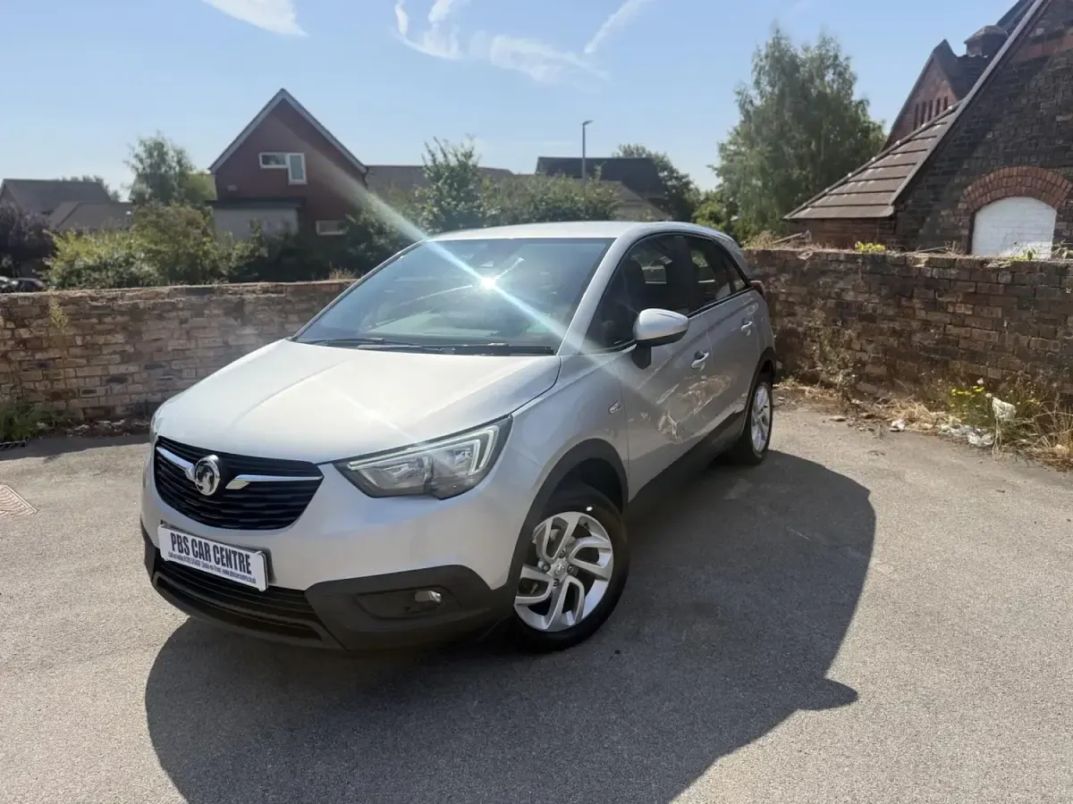 Used Vauxhall Crossland X 99 HP (72 kW) 2017 Silver SUV