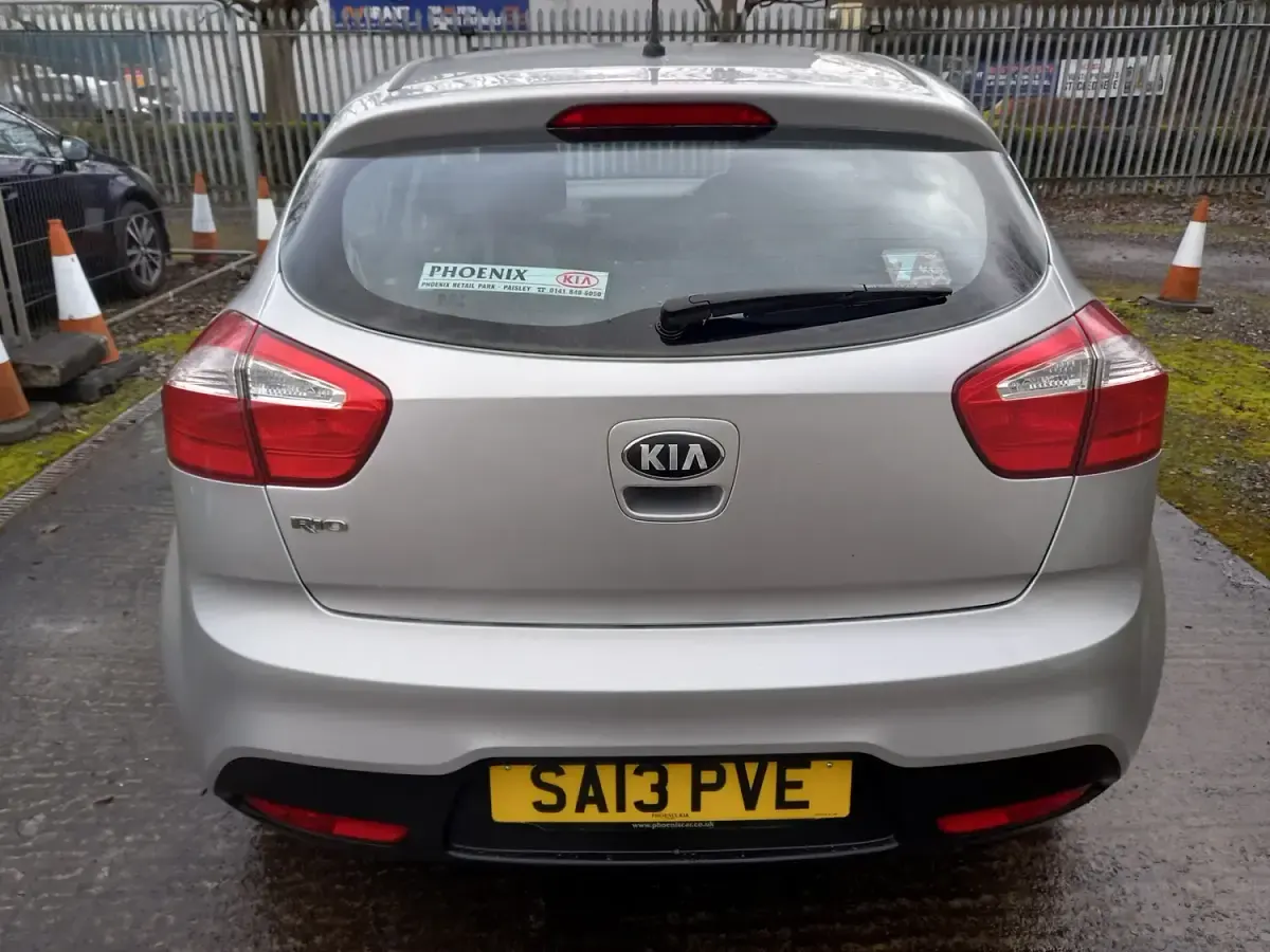Used Kia Rio 85 HP (62 kW) 2013 Silver Hatchback
