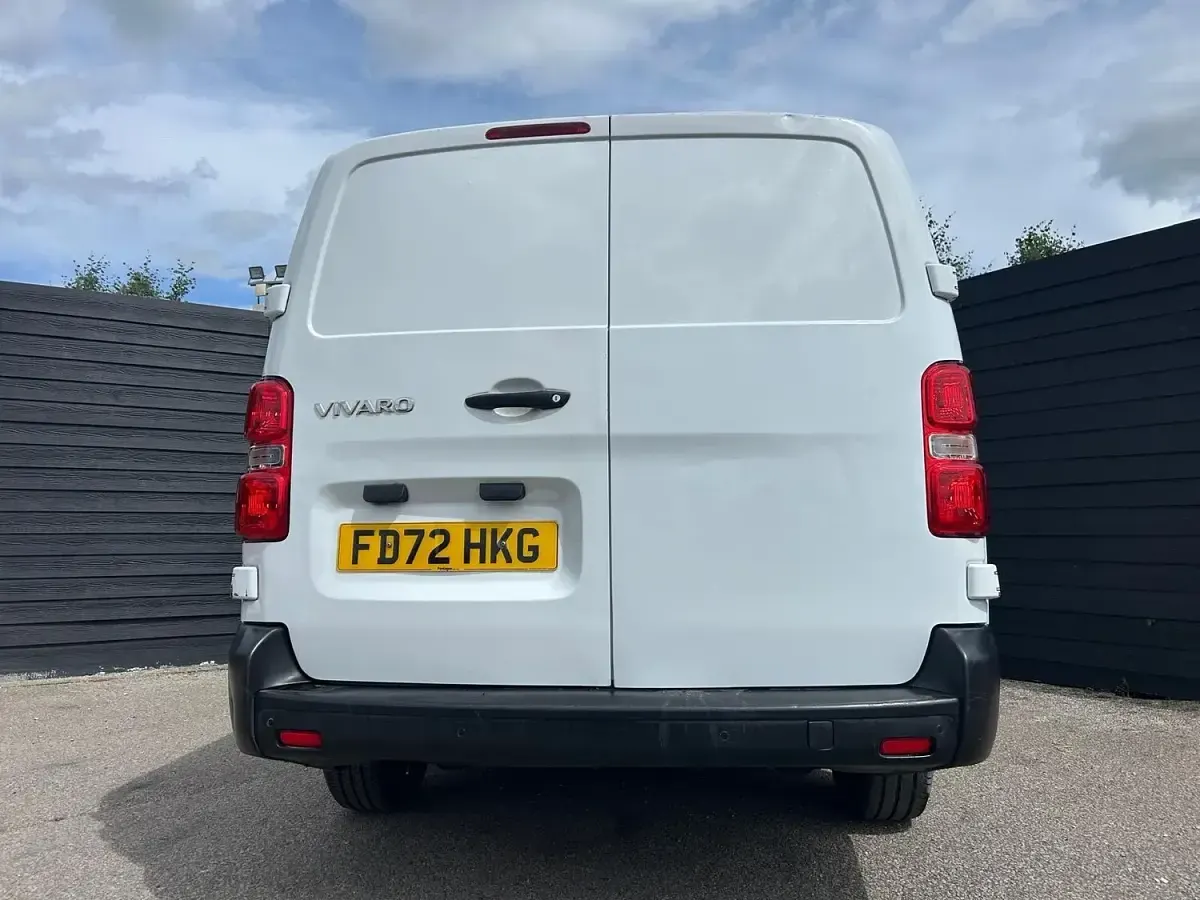 Used Vauxhall Vivaro S 100 HP (73 kW) 2022 White MPV
