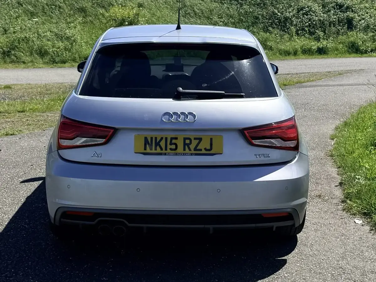 Used Audi A1 Sportback S-Line 125 HP (91 kW) 2015 Multicolour Hatchback