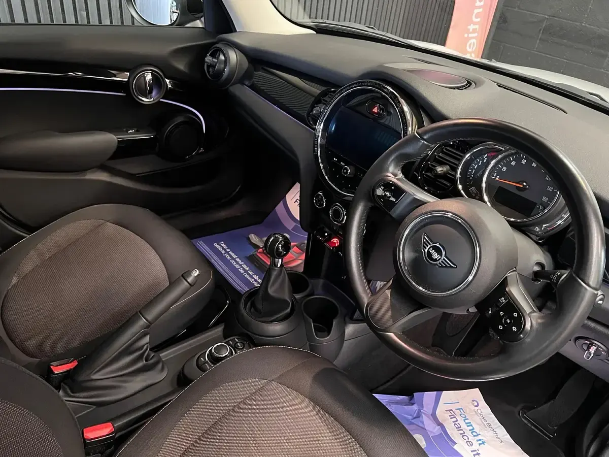 Used Mini Cooper Classic 136 HP (100 kW) 2022 Silver Hatchback