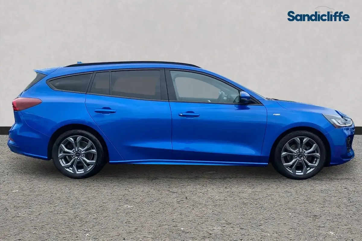 Used Ford Focus ST-Line 155 HP (114 kW) 2023 Blue Estate
