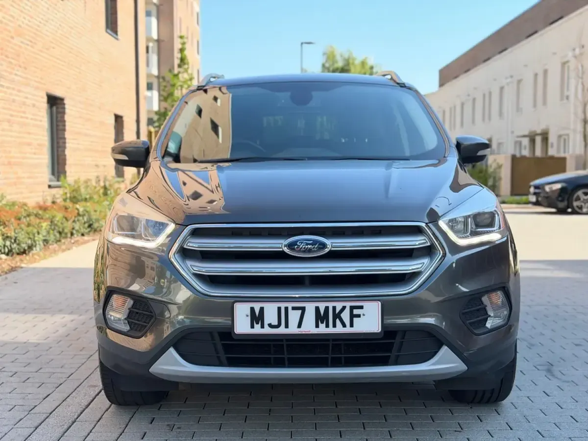 Begagnad Ford Kuga Titanium 182 HK (133 kW) 2017 Grå SUV
