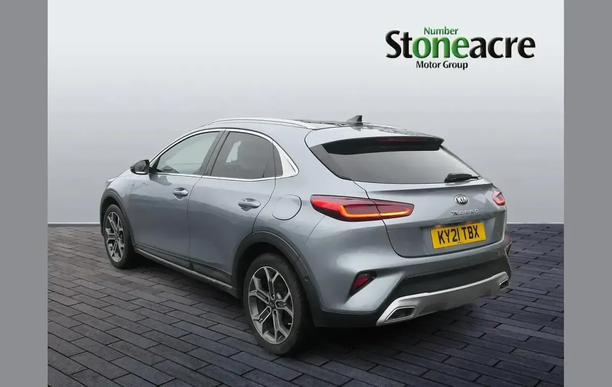 Usado Kia XCeed 160 CV (117 kW) 2021 Plateado SUV