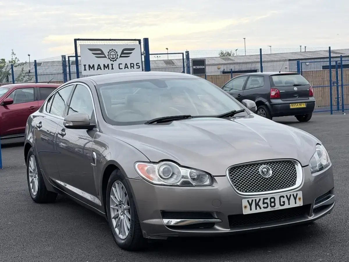 Usado Jaguar XF Luxury 207 HP (152 kW) 2008 Cinzento Sedan
