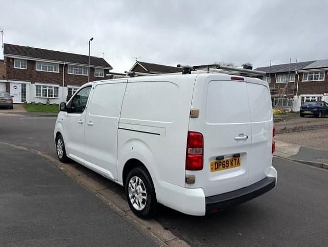 Used Vauxhall Vivaro Sportive 120 HP (88 kW) 2019 White MPV