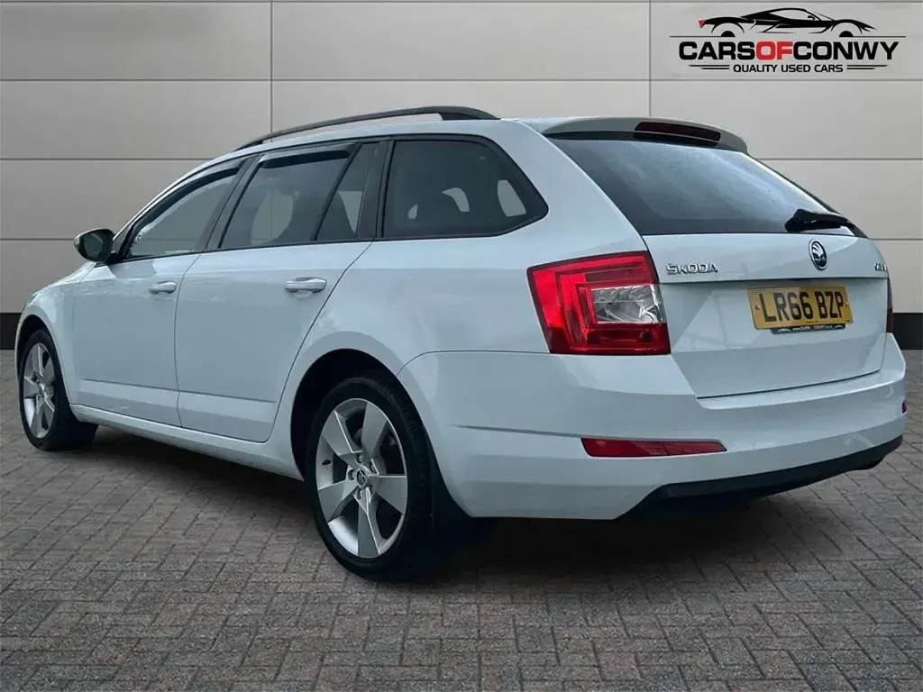 Usado Skoda Octavia Sport 110 HP (80 kW) 2017 Branco Carrinha