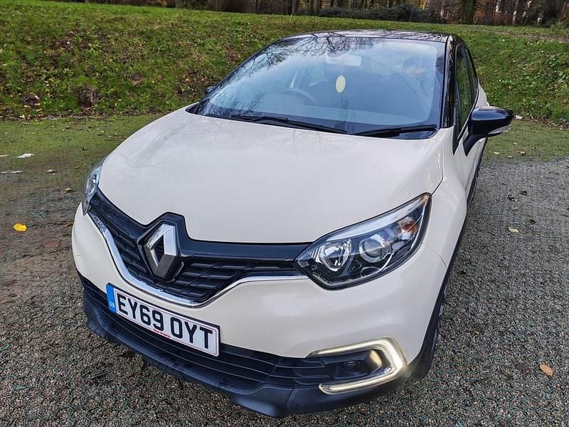 White Used 2020 Renault Captur Play SUV | £8,995 (Super price) - Image 1/4