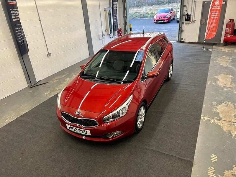 Used Kia Ceed Sportswagon 126 HP (92 kW) 2013 Red Estate