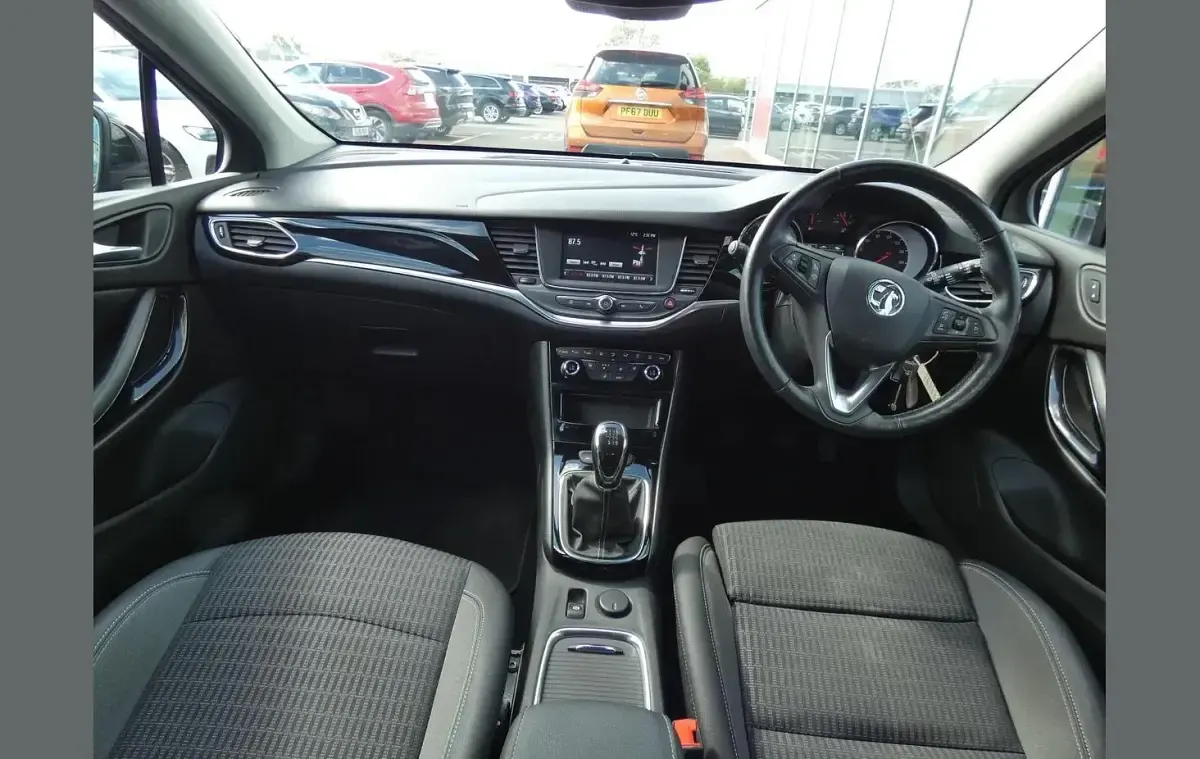 Used Vauxhall Astra Edition 143 HP (105 kW) 2021 Black Hatchback
