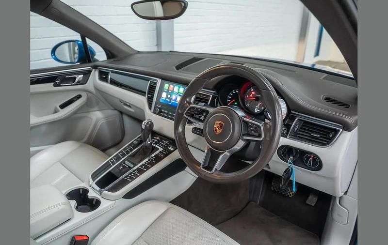 Used Porsche Macan S 254 HP (186 kW) 2017 Blue SUV