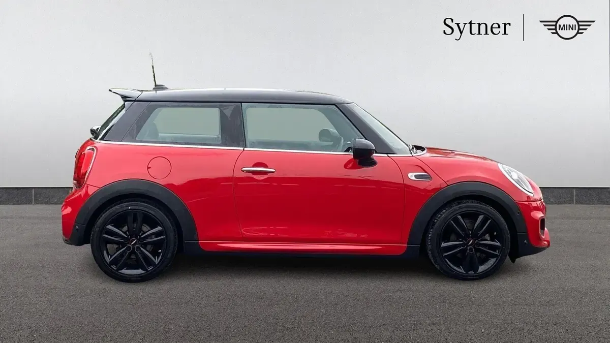 Used Mini Cooper Hatch 134 HP (98 kW) 2018 Red Hatchback