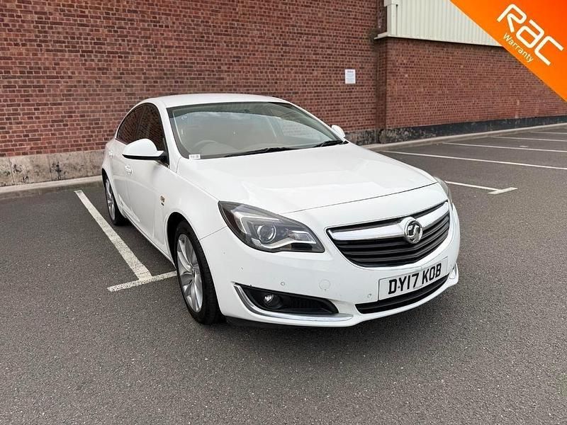 Used Vauxhall Insignia SRi 140 HP (102 kW) 2017 White Hatchback