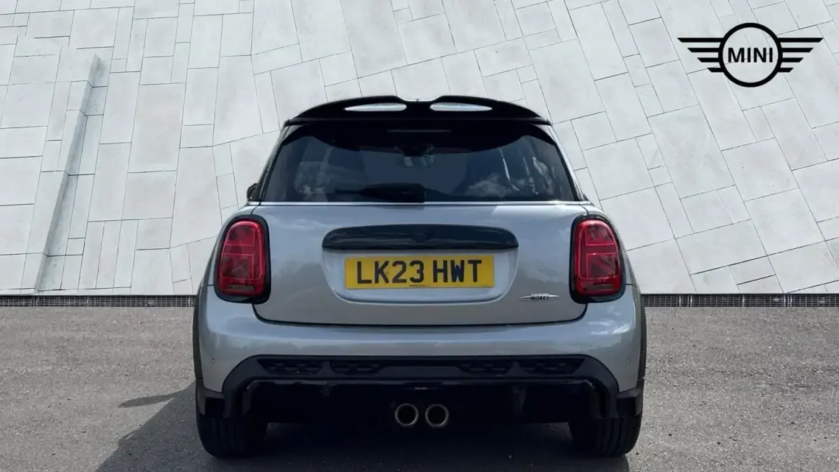 Begagnad Mini John Cooper Works Hatch 2023 Silver Halvkombi
