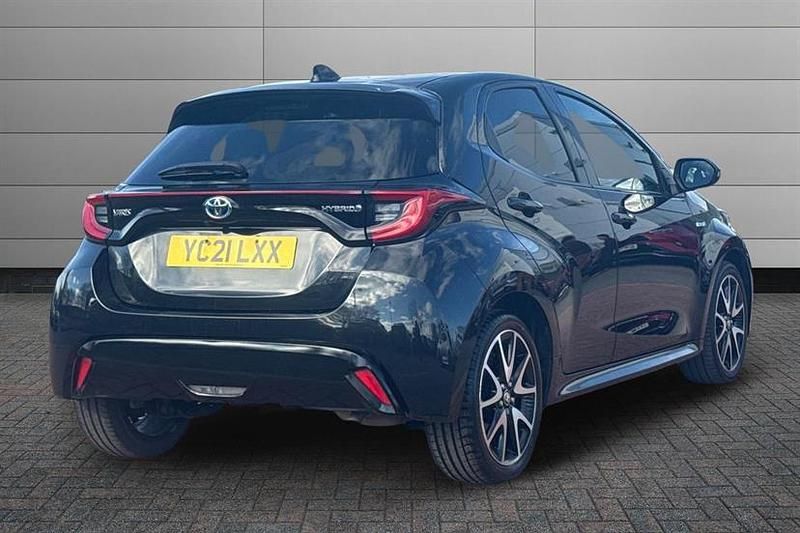 Used Toyota Yaris Hybrid 116 HP (85 kW) 2021 Black Hatchback