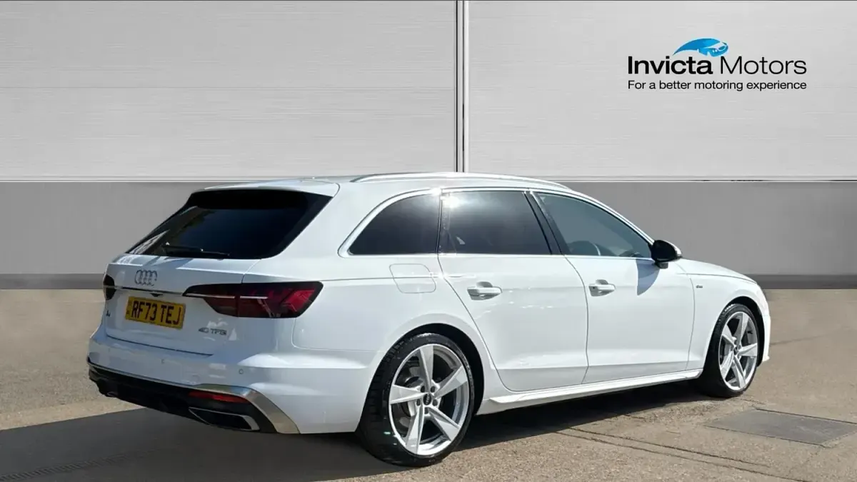 Second-hand Audi A4 S-Line 204 CP (150 kW) 2024 Alb Break